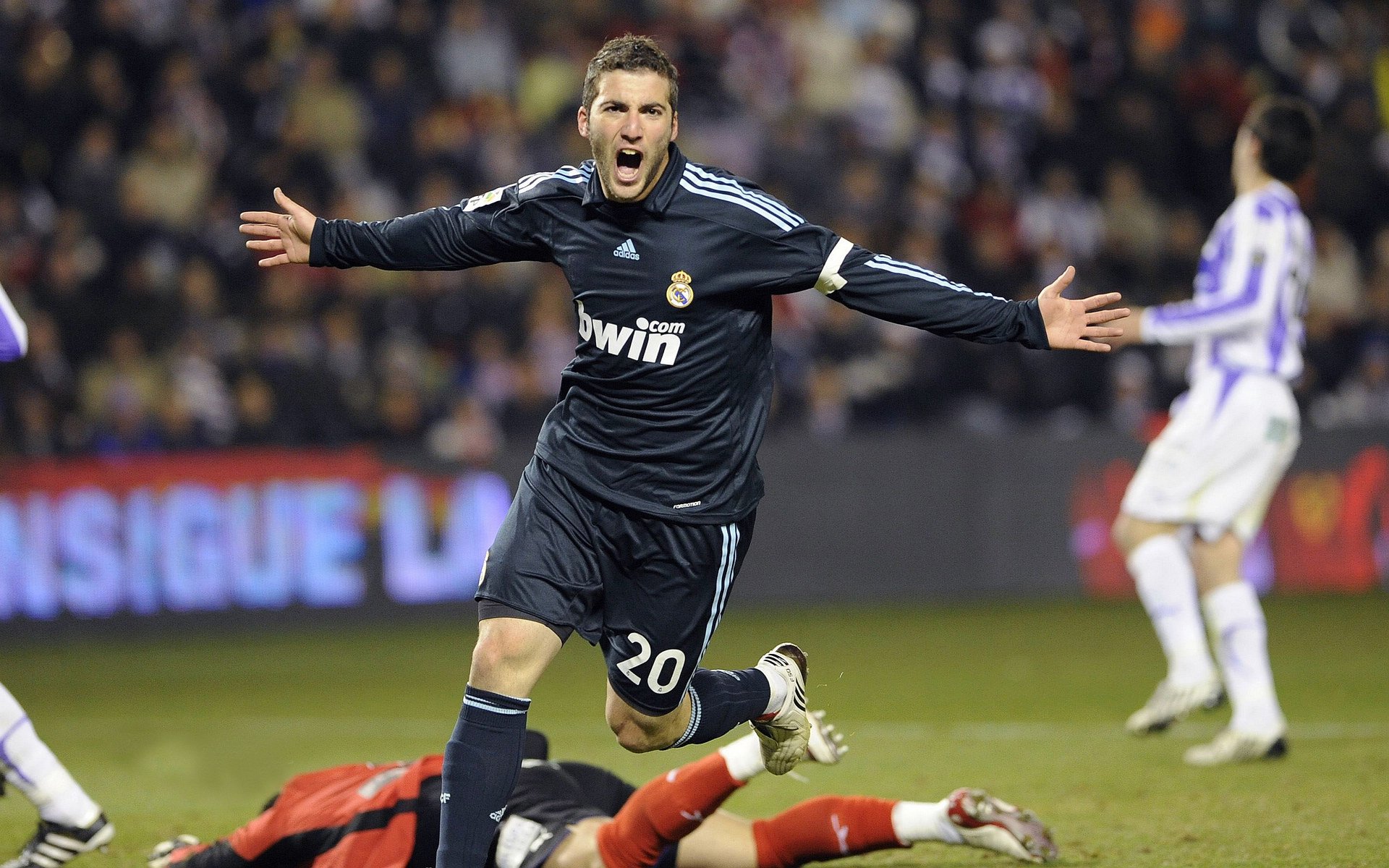 硬仗淬真金,老鹰逆境撕开拓者,贝恩压力下完成巨星蜕变